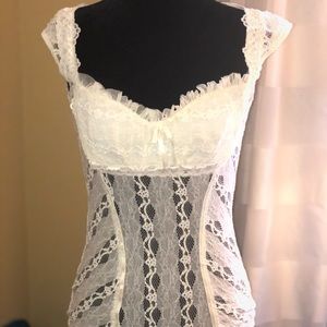 Romantic White, lace top by XOXO